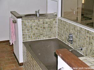 Sud de la France - C&ocirc;te d'Azur - T7 - Villa appartements location vacances - salle d'eau 1 (PR-475) photo 1 de 3