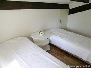 Sud de la France - C&ocirc;te d'Azur - T7 - Villa appartements location vacances - chambre 4 (PR-475) photo 1 de 2