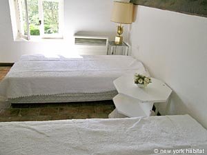 Sud de la France - C&ocirc;te d'Azur - T7 - Villa appartements location vacances - chambre 4 (PR-475) photo 2 de 2