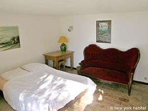 Sud de la France - C&ocirc;te d'Azur - T7 - Villa appartements location vacances - chambre 6 (PR-475) photo 1 de 3