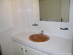 Sud de la France - C&ocirc;te d'Azur - T7 - Villa appartements location vacances - salle d'eau 4 (PR-475) photo 1 de 2