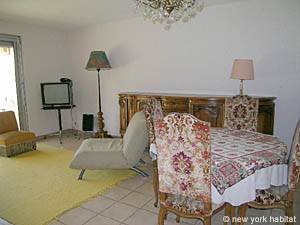 Sud della Francia - Provenza - 2 Camere da letto appartamento casa vacanze - soggiorno (PR-495) photo 7 di 7 Sud della Francia - Provenza - 2 Camere da letto appartamento casa vacanze - soggiorno (PR-495) photo 7 di 7