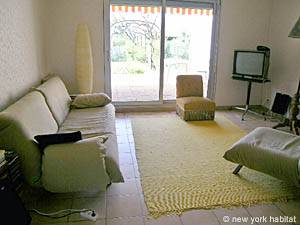 Sud della Francia - Provenza - 2 Camere da letto appartamento casa vacanze - soggiorno (PR-495) photo 1 di 7 Sud della Francia - Provenza - 2 Camere da letto appartamento casa vacanze - soggiorno (PR-495) photo 1 di 7