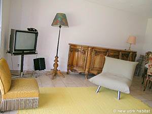 Sud della Francia - Provenza - 2 Camere da letto appartamento casa vacanze - soggiorno (PR-495) photo 3 di 7 Sud della Francia - Provenza - 2 Camere da letto appartamento casa vacanze - soggiorno (PR-495) photo 3 di 7