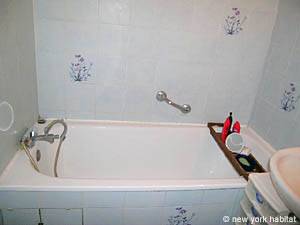 Sud della Francia - Provenza - 2 Camere da letto appartamento casa vacanze - bagno 1 (PR-495) photo 1 di 3 Sud della Francia - Provenza - 2 Camere da letto appartamento casa vacanze - bagno 1 (PR-495) photo 1 di 3