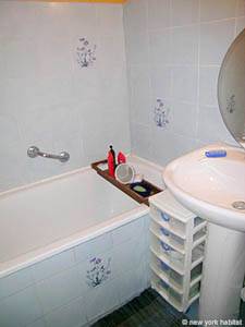 Sud della Francia - Provenza - 2 Camere da letto appartamento casa vacanze - bagno 1 (PR-495) photo 2 di 3 Sud della Francia - Provenza - 2 Camere da letto appartamento casa vacanze - bagno 1 (PR-495) photo 2 di 3