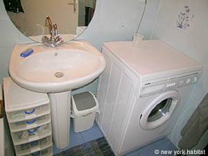 Sud della Francia - Provenza - 2 Camere da letto appartamento casa vacanze - bagno 1 (PR-495) photo 3 di 3 Sud della Francia - Provenza - 2 Camere da letto appartamento casa vacanze - bagno 1 (PR-495) photo 3 di 3