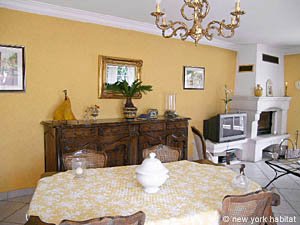 South France - Avignon Region - 4 Bedroom - Villa accommodation - living room (PR-500) photo 4 of 12