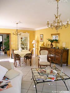 South France - Avignon Region - 4 Bedroom - Villa accommodation - living room (PR-500) photo 6 of 12