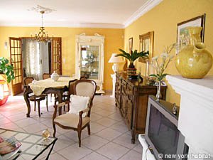 South France - Avignon Region - 4 Bedroom - Villa accommodation - living room (PR-500) photo 7 of 12