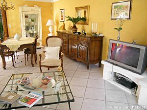South France - Avignon Region - 4 Bedroom - Villa accommodation - living room (PR-500) photo 9 of 12