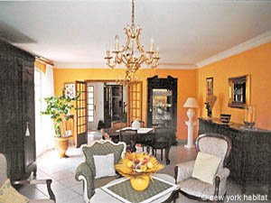 South France - Avignon Region - 4 Bedroom - Villa accommodation - living room (PR-500) photo 11 of 12