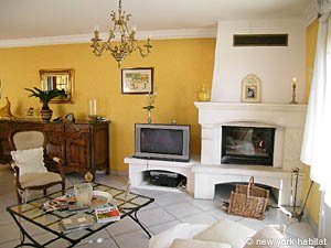 South France - Avignon Region - 4 Bedroom - Villa accommodation - living room (PR-500) photo 12 of 12