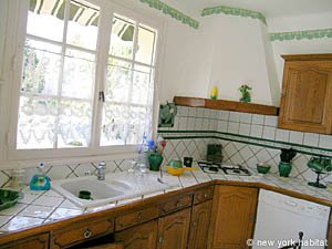 South France - Avignon Region - 4 Bedroom - Villa accommodation - kitchen (PR-500) photo 2 of 6