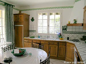 South France - Avignon Region - 4 Bedroom - Villa accommodation - kitchen (PR-500) photo 5 of 6