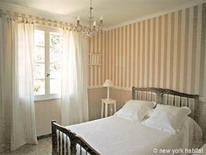 South France - Avignon Region - 4 Bedroom - Villa accommodation - bedroom 2 (PR-500) photo 7 of 7