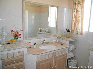 South France - Avignon Region - 4 Bedroom - Villa accommodation - bathroom 1 (PR-500) photo 1 of 4