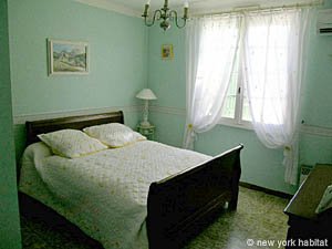 South France - Avignon Region - 4 Bedroom - Villa accommodation - bedroom 3 (PR-500) photo 1 of 3
