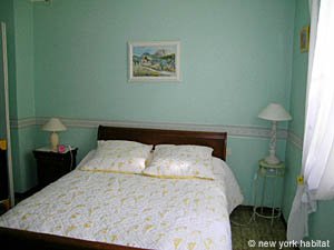 South France - Avignon Region - 4 Bedroom - Villa accommodation - bedroom 3 (PR-500) photo 3 of 3
