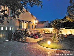 South France - Avignon Region - 4 Bedroom - Villa accommodation - other (PR-500) photo 3 of 9