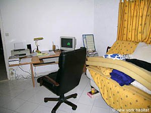 South France - Avignon Region - 4 Bedroom - Villa accommodation - bedroom 1 (PR-500) photo 2 of 2