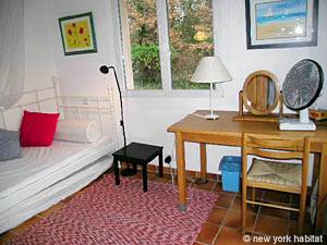 South of France - French Riviera - 2 Bedroom - Maison de Village apartment - bedroom 1 (PR-501) photo 2 of 5