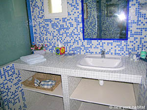 S&uuml;dfrankreich - Avignon und Umgebung - 4 Zimmer - Villa wohnung bed breakfast - badezimmer 1 (PR-504) photo 1 von 6
