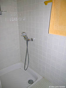 S&uuml;dfrankreich - Avignon und Umgebung - 4 Zimmer - Villa wohnung bed breakfast - badezimmer 3 (PR-504) photo 2 von 3