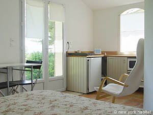 South France - Provence Luberon - Studio - Maison de Village - Villa accommodation bed breakfast - bathroom (PR-533) photo 1 of 3