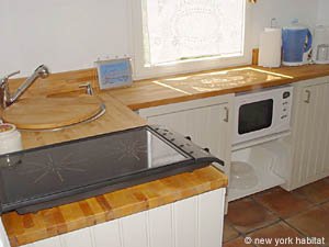 South France - Provence Luberon - Studio - Maison de Village - Villa accommodation bed breakfast - bathroom (PR-533) photo 2 of 3