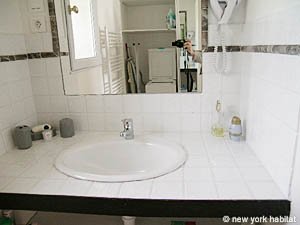 Sud della Francia - Provenza - Luberon - 2 Camere da letto - Casa di campagna appartamento casa vacanze - bagno 1 (PR-534) photo 3 di 5