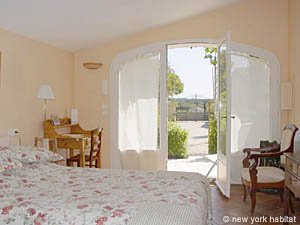 Sud della Francia - Provenza - Luberon - 2 Camere da letto - Casa di campagna appartamento casa vacanze - camera 1 (PR-534) photo 3 di 7