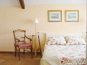 Sud della Francia - Provenza - Luberon - 2 Camere da letto - Casa di campagna appartamento casa vacanze - camera 1 (PR-534) photo 2 di 7
