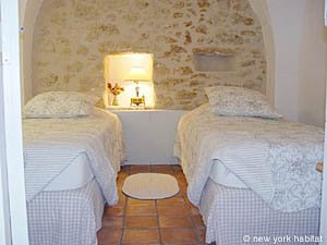 Sud della Francia - Provenza - Luberon - 2 Camere da letto - Casa di campagna appartamento casa vacanze - camera 2 (PR-534) photo 3 di 3