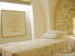 Sud della Francia - Provenza - Luberon - 2 Camere da letto - Casa di campagna appartamento casa vacanze - camera 2 (PR-534) photo 1 di 3