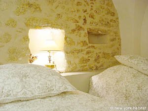 Sud della Francia - Provenza - Luberon - 2 Camere da letto - Casa di campagna appartamento casa vacanze - camera 2 (PR-534) photo 2 di 3