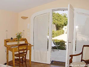 Sud della Francia - Provenza - Luberon - 2 Camere da letto - Casa di campagna appartamento casa vacanze - camera 1 (PR-534) photo 5 di 7