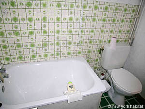 South France - Aix en Provence - Marseilles - Studio accommodation - bathroom (PR-543) photo 3 of 4