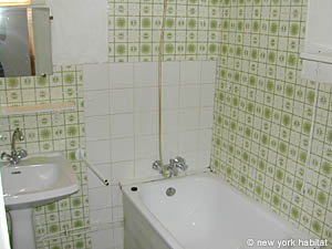 South France - Aix en Provence - Marseilles - Studio accommodation - bathroom (PR-543) photo 2 of 4