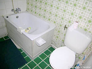 South France - Aix en Provence - Marseilles - Studio accommodation - bathroom (PR-543) photo 4 of 4