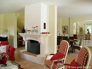 South France - Alpilles - 4 Bedroom - Villa accommodation - living room (PR-556) photo 6 of 10