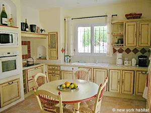 South France - Alpilles - 4 Bedroom - Villa accommodation - kitchen (PR-556) photo 3 of 9
