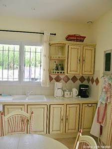 South France - Alpilles - 4 Bedroom - Villa accommodation - kitchen (PR-556) photo 8 of 9