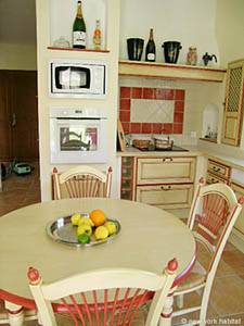 South France - Alpilles - 4 Bedroom - Villa accommodation - kitchen (PR-556) photo 5 of 9