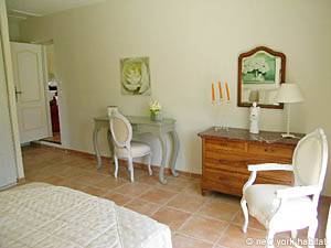 South France - Alpilles - 4 Bedroom - Villa accommodation - bedroom 1 (PR-556) photo 3 of 5