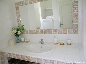South France - Alpilles - 4 Bedroom - Villa accommodation - bathroom 1 (PR-556) photo 1 of 5