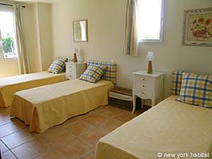 South France - Alpilles - 4 Bedroom - Villa accommodation - bedroom 2 (PR-556) photo 3 of 6