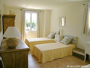 South France - Alpilles - 4 Bedroom - Villa accommodation - bedroom 2 (PR-556) photo 4 of 6