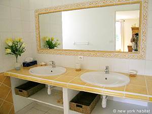South France - Alpilles - 4 Bedroom - Villa accommodation - bathroom 2 (PR-556) photo 1 of 4