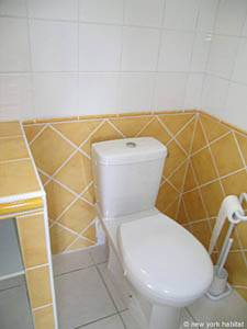 South France - Alpilles - 4 Bedroom - Villa accommodation - bathroom 2 (PR-556) photo 4 of 4
